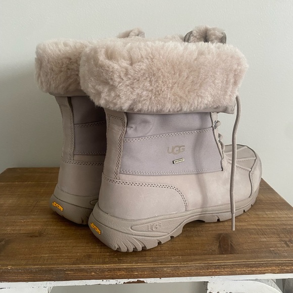 UGG Butte Mono Waterproof Leather Men's Lace Up
Boots 1120979 Size 9 - Picture 4 of 7